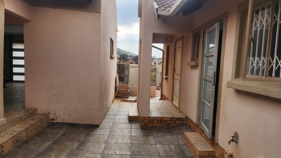 3 Bedroom Property for Sale in Tlhabane North West
